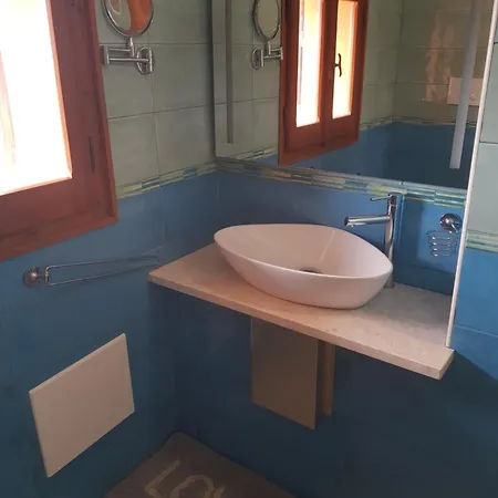 בית נופש Brezza Marina Is Traias